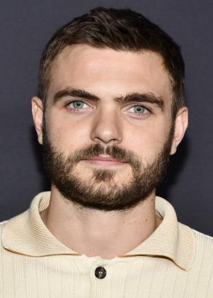 Alex Roe